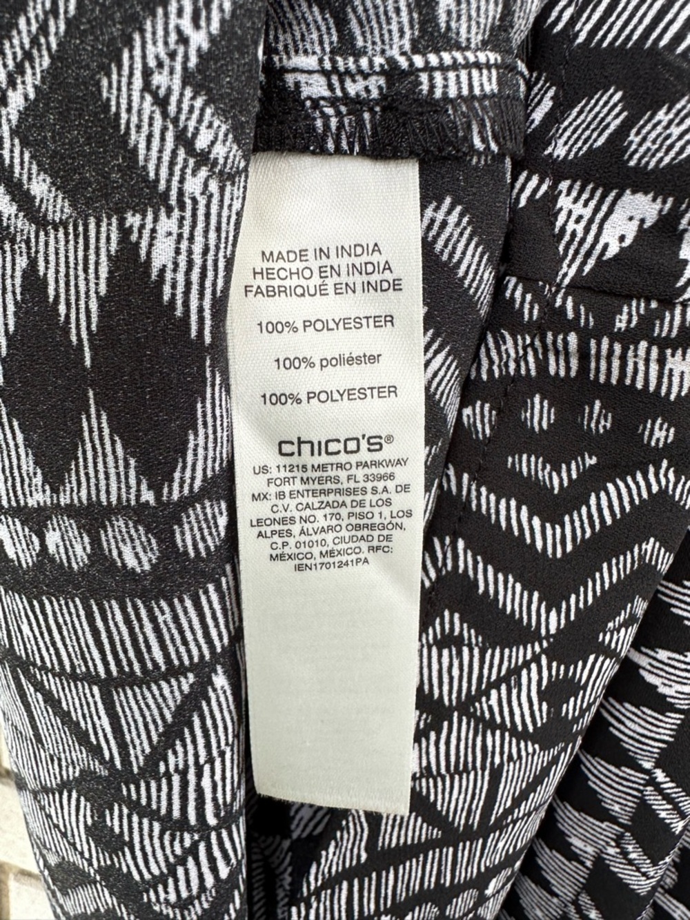 Chico’s Black White Tribal Ethnic Diamond Ikat Beaded Neck Boho Blouse 2 NWT - Picture 7 of 9